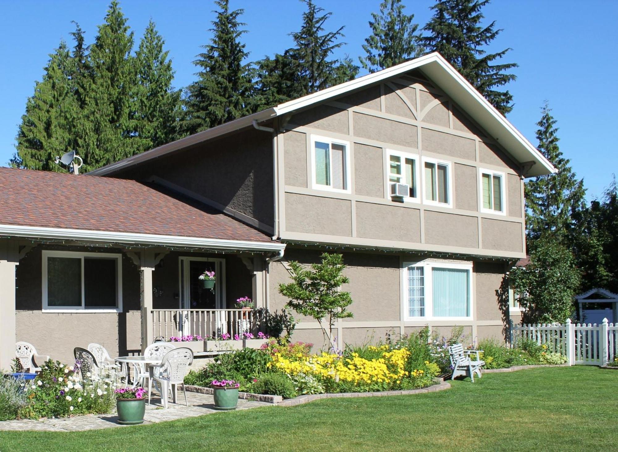 Alpenrose Revelstoke Bed & Breakfast Exteriér fotografie